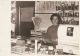 Portrait de Denise BEDDELEEM à la boucherie de ses parents à Carvin en 1953-1954